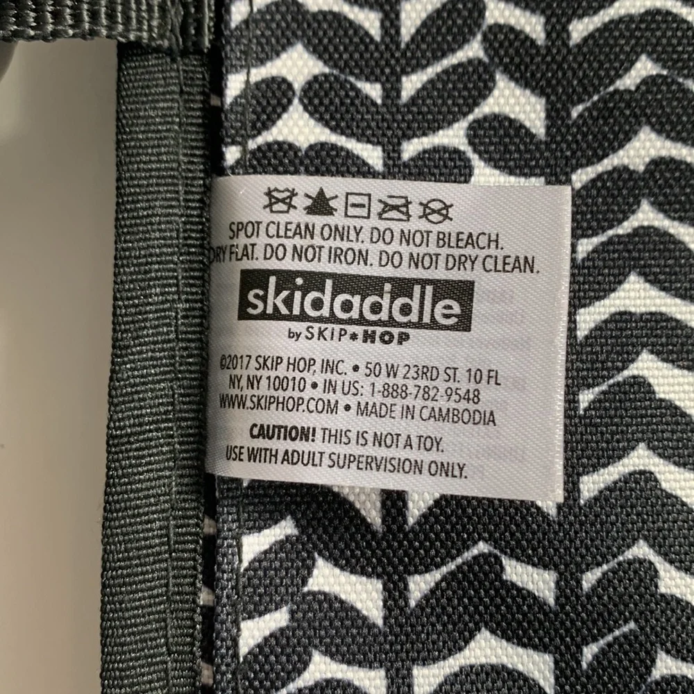 Diaper Bag Skidaddle by Skip Hop black white bag